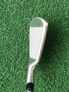 M5アイアン構えると