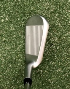 ドルフィン・ランニングウエッジを構えると