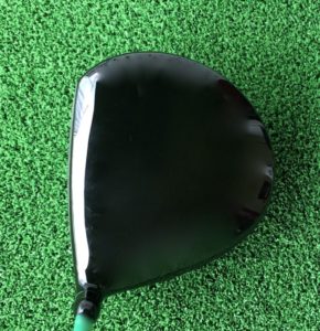 SUPER egg480ドライバーを構えると