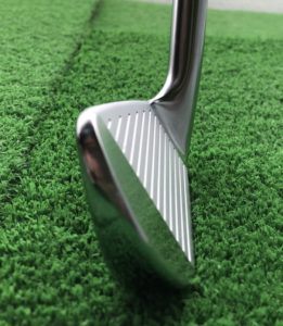 T100アイアンの前方から