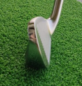 ゼクシオ11アイアンの断面