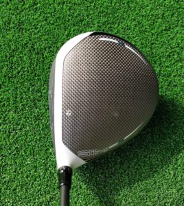 SIM MAXドライバーを構えると