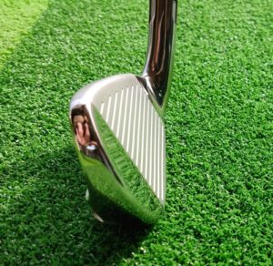 SIM MAX アイアンのフェース