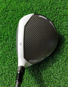 SIMフェアウェイウッドを構えると