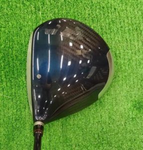 ONOFF AKAドライバーRD5900を構えると