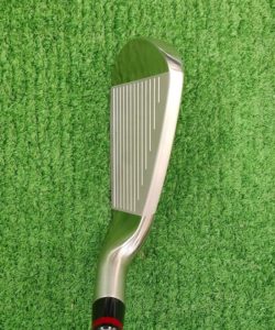 ONOFF AKAアイアン2020を構えると