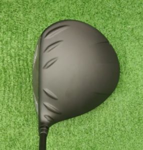 G425SFTドライバーを構えると