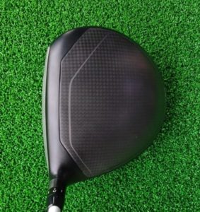 TOUR B Xドライバー2020を構えると