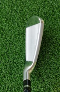 UD+2アイアン2021を構えると