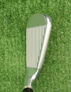 APEXアイアン2021を構えると