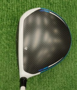 SIM2ドライバーを構えると