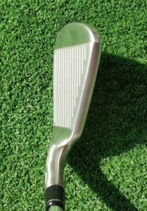 SIM2MAX OSアイアンを構えると