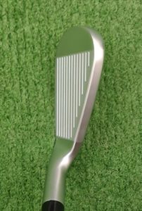 SRXON ZX4アイアンを構えると