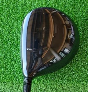 TSi4ドライバーを構えると