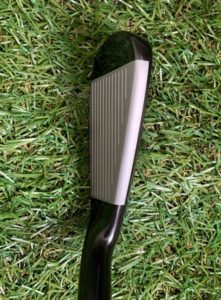 FLI-HIアイアン2021を構えると