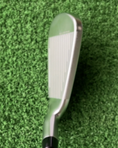 コブラLTDxアイアンを構えると