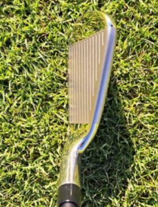 パラダイムAi SMOKE HLアイアンを構えた時のフェースの見え方