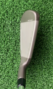 ダークスピード アイアンを構えた時のフェースの見え方