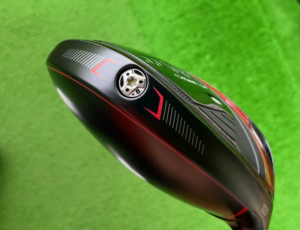 EZONE GT TYPE-D ドライバーに装備されたクラウン後方のウエイト