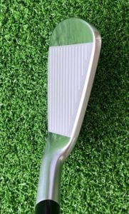 ブリヂストン 241CBアイアンの7番を構えた時のフェースの見え方