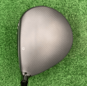 テーラーメイド Qi35LSドライバーを構えた時のクラウンの見え方