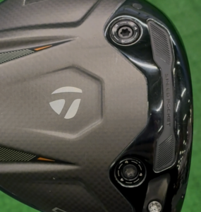 テーラーメイド Qi4Dドライバーのソール前方のTASウエイト